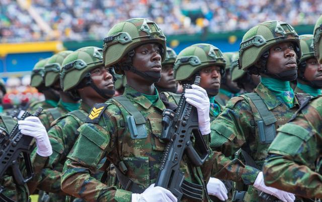 英雄联盟s15-包含罗马训练开放日，关键时刻更衣室发声引欢呼，意大利杯在即，训练强度明显提升的词条