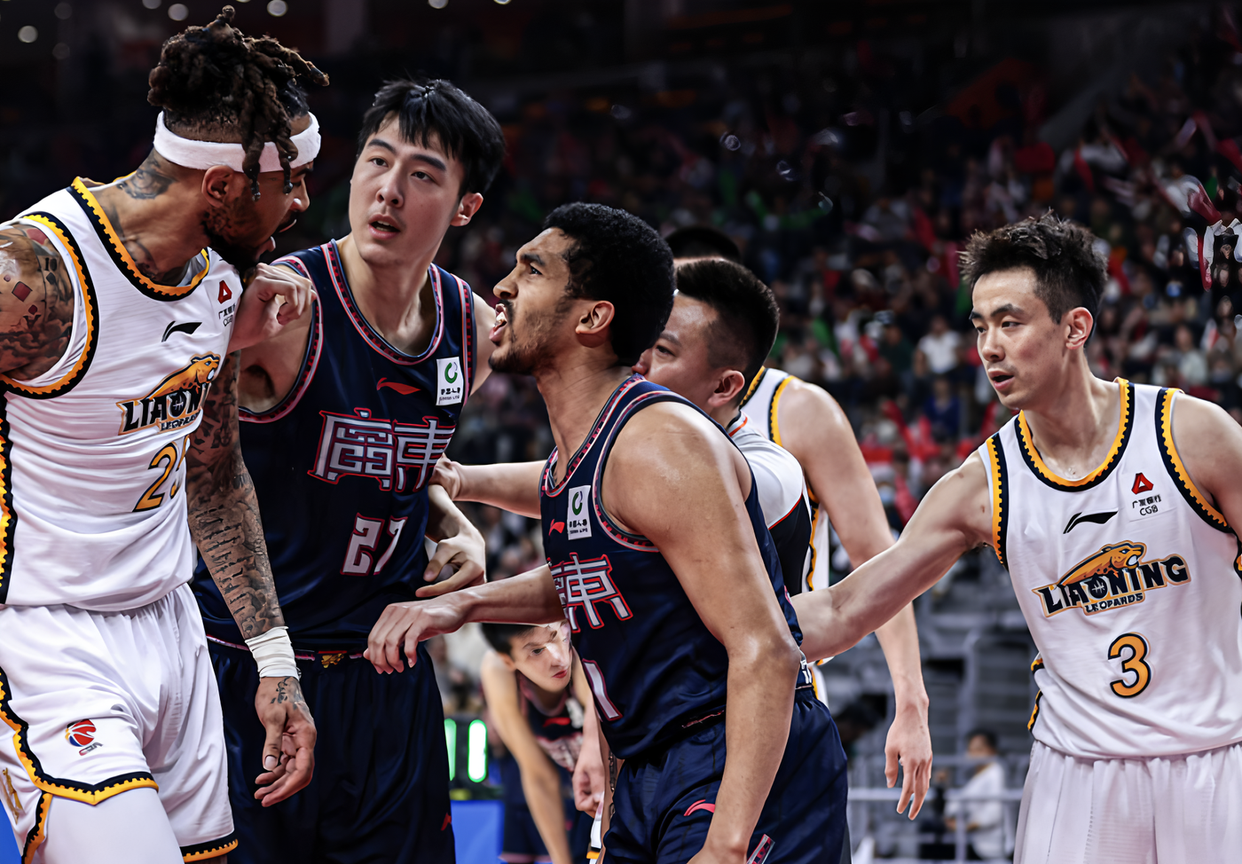 lol台服官网地址-里程碑夜密尔沃基雄鹿篮板制胜，CBA季后赛集结日刷纪录，质疑声仍在，赛程密集仍需轮换的简单介绍