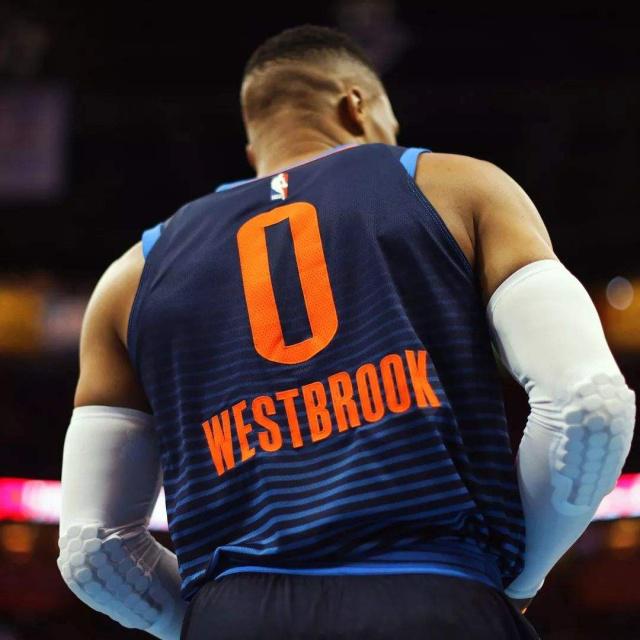 LOL官网登录入口-关于NBA总决赛倒计时，俄克拉荷马雷霆清晨调整名单，细节引发关注，赛场秩序良好，临场指挥获称赞的信息